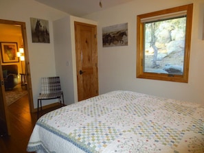 2 bedrooms, iron/ironing board, free WiFi, bed sheets - Western Pines Cottage - Prescott Cabin Rentals (Prescott)