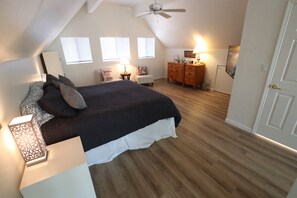 3 slaapkamers, een strijkplank/strijkijzer, gratis wifi, beddengoed