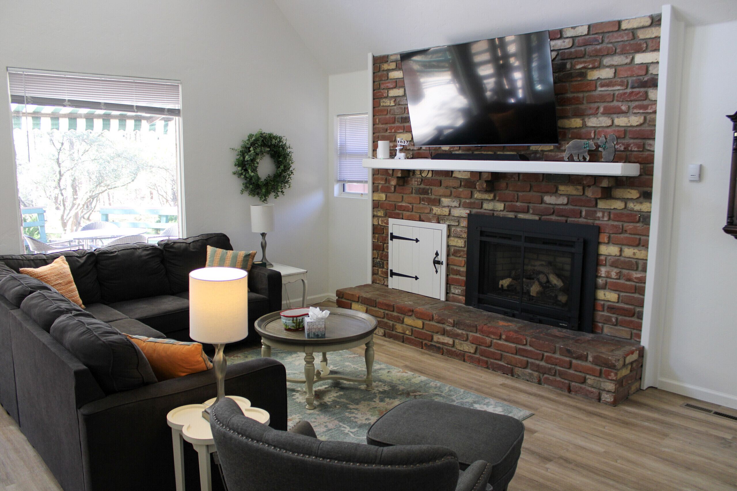 Télévision, cheminée