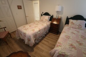 3 室のベッドルーム、アイロン / アイロン台、WiFi (無料)、ベッドシーツ