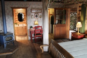2 bedrooms, iron/ironing board, free WiFi, bed sheets - Chaparral & Country Garden Suite - Prescott Cabin Rentals (Prescott)