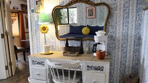Interior - Liberty & Sunflower Suite - Prescott Cabin Rentals (Prescott)