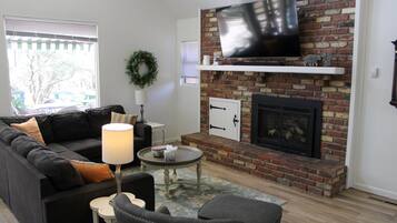 Télévision, cheminée