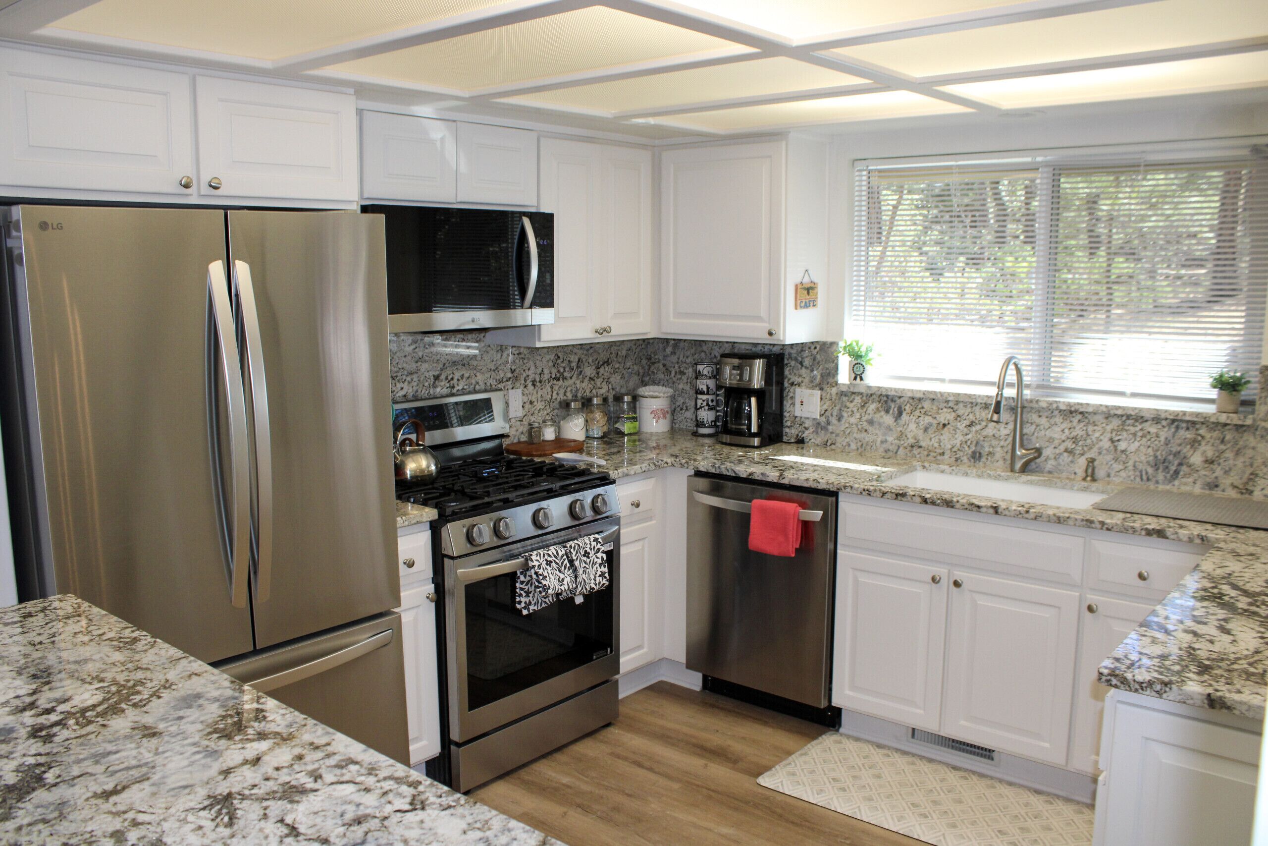 雪櫃、微波爐、焗爐、爐具