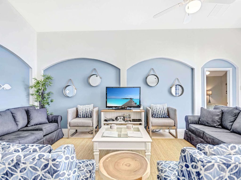 Älytelevisio, pöytäjalkapallopöytä, kirjoja