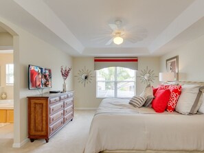 6 bedrooms, iron/ironing board, travel cot, free WiFi - 6BR w/ Pool • Near Disney • Sleeps 12 (Davenport)
