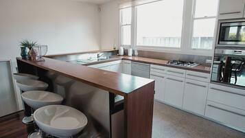 Fridge, microwave, oven, stovetop