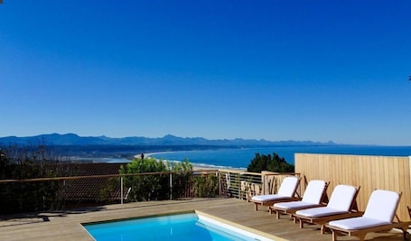 室外游泳池,日光浴躺椅