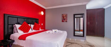 標準雙人房 | 書桌、筆電工作空間、免費無線上網