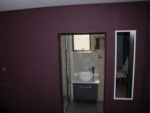 Badkamer met wastafel