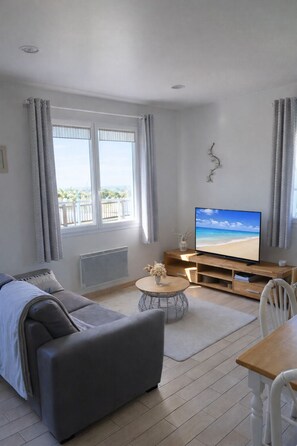 Televisión, tenis de mesa y libros 