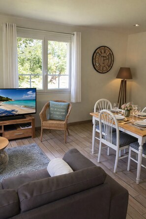 Televisión, tenis de mesa y libros 