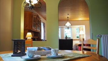 Kursi makan untuk bayi