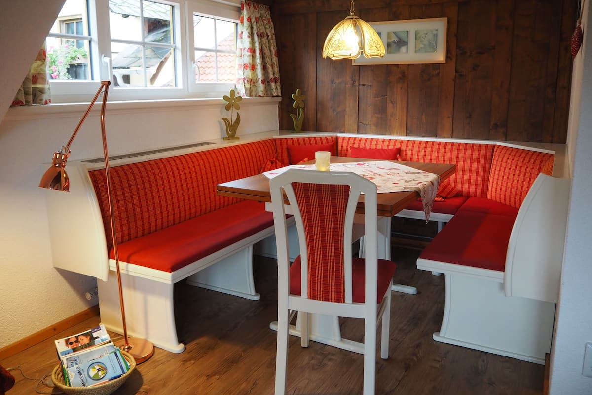2 bedrooms, iron/ironing board (on request), WiFi (free), bed sheets