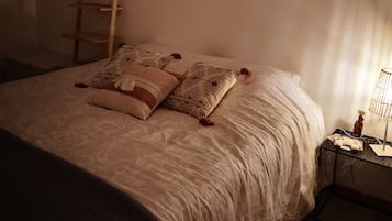 2 chambres, fer et planche à repasser, Wi-Fi, draps fournis