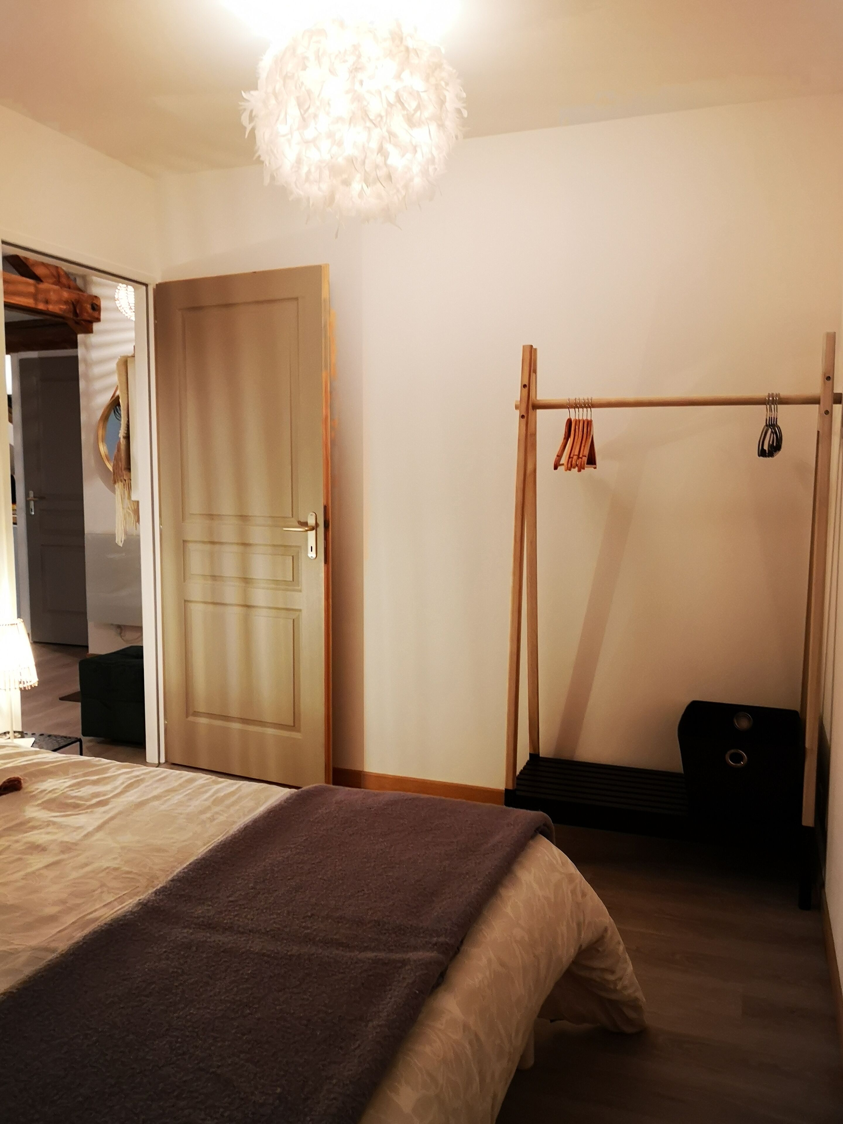 2 habitaciones, tabla de planchar con plancha, wifi y ropa de cama 