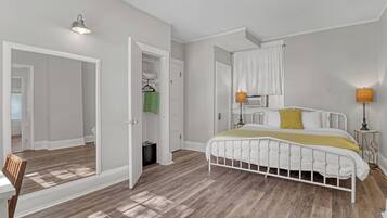 1 slaapkamer, een strijkplank/strijkijzer, wifi, beddengoed