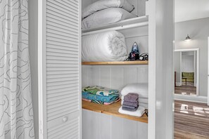 Interior - Melbourne Waterfront 1 Bed 1 Bath Entire Apartment O (Melbourne)