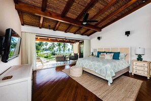 2 bedrooms, iron/ironing board, travel crib, WiFi - Luxury Villa directly on #1 Beach in Costa Rica (Playa Flamingo)