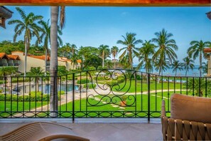 Property grounds - Luxury Villa directly on #1 Beach in Costa Rica (Playa Flamingo)