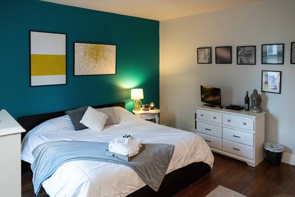 3 bedrooms, iron/ironing board, WiFi, bed sheets