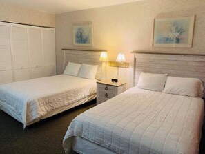 1 bedroom, iron/ironing board, WiFi, bed sheets - Cozy Beach View Condo,Pool,Sm Dogs ok,H32 (Myrtle Beach)