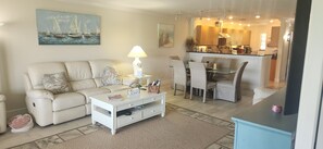 Smart TV, DVD player, books, video library - Best view in PalmAire, Sarasota. Near all beaches, shopping, golf and downtown (Sarasota)