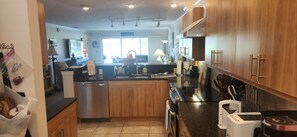 Fridge, microwave, oven, stovetop - Best view in PalmAire, Sarasota. Near all beaches, shopping, golf and downtown (Sarasota)