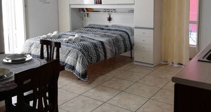 "La Casetta di Carmen" studio apartment in the historic center and 300m from the sea