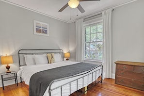 1 habitación, tabla de planchar con plancha, wifi y ropa de cama