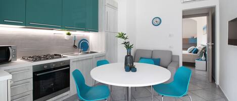 Mikrobølgeovn og oppvaskmaskin