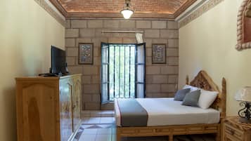 Habitación estándar, 2 camas Queen size | Escritorio, wifi gratis y ropa de cama