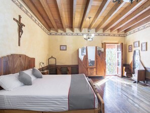 Deluxe Double Room | Desk, free WiFi, bed sheets - Hotel Hacienda San Antonio Del Battan (Corregidora)