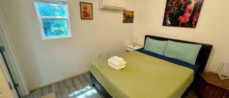 1 habitación, escritorio, tabla de planchar con plancha y wifi gratis