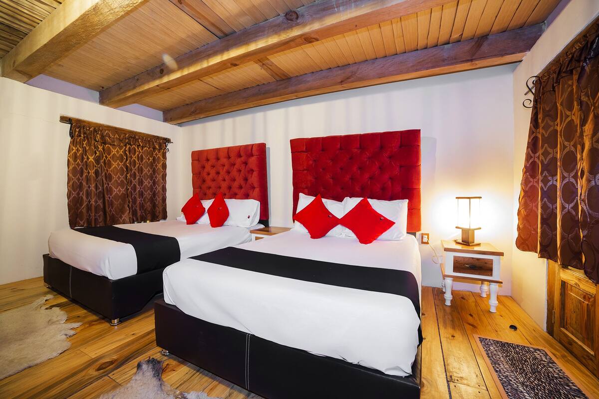 Phòng Deluxe, 2 giường cỡ queen, quang cảnh vườn | Bộ trải giường 