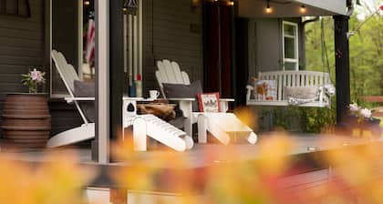 Charming Hobby Farm w/ Hot Tub, Sauna, Pickleball & Mini Golf Near I-5/205