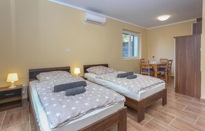 Free WiFi, bed sheets
