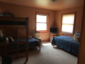 4 chambres, bureau, accès au Wi-Fi (inclus), literie fournie