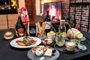 Couples’ dining - Appart Hotel GLAM88 Suites SPA et SAUNA (Remiremont)