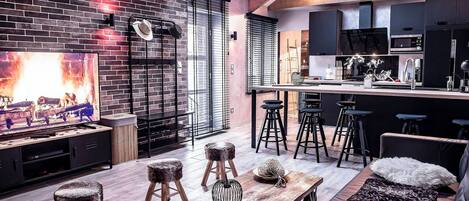 Luxury Apartment, Non Smoking, Sauna (LE LOFT : en Option Patio + Bain Finl) | Living area | Fireplace, smart speakers, video library, stereo