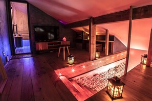 Luxury Apartment, Non Smoking, Sauna (LE LOFT : en Option Patio + Bain Finl) | Living area | Fireplace, smart speakers, video library, stereo