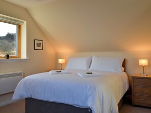 4 bedrooms, free WiFi, bed sheets - 4 bedroom accommodation in Carbost, near Portree (Carbost, near Portree)