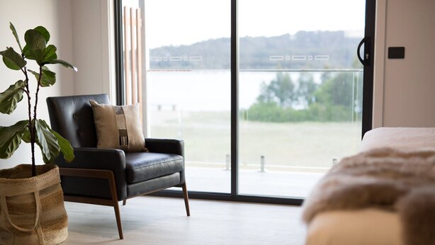 Lake view - The Seabird (Moruya)