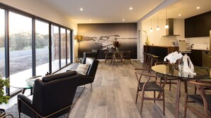 Lobby sitting area - The Seabird (Moruya)