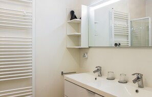 Combined shower/bathtub - Beach front apartment in Oostende (Oostende)