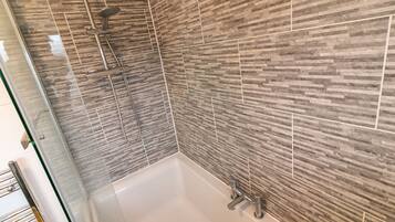 Kamar Double Deluks, kamar mandi umum, pemandangan kebun (Mulberry Room ) | Kamar mandi