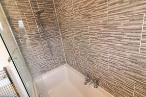 Quarto casal luxo, banheiro compartilhado, vista para o jardim (Mulberry Room ) | Banheiro