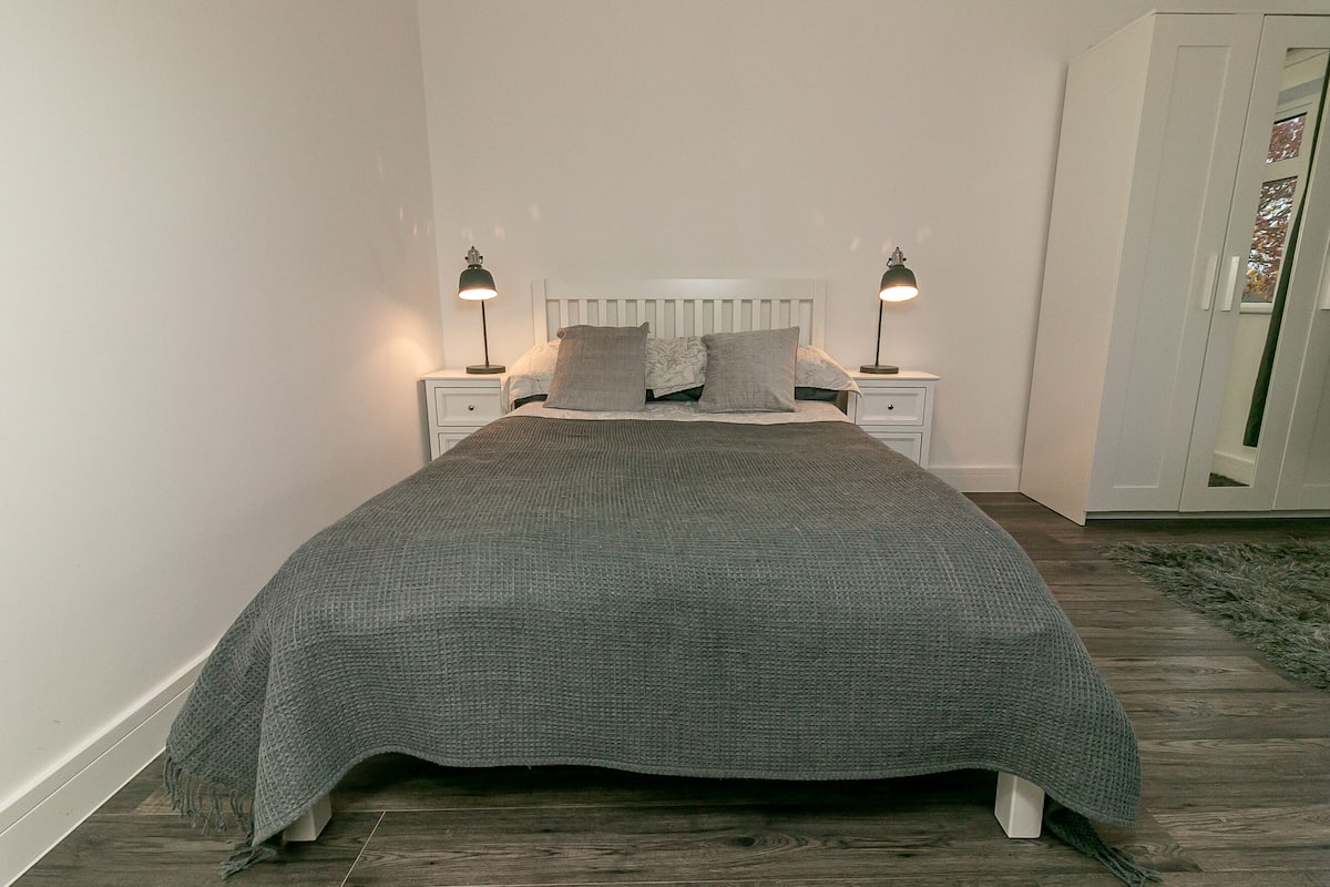 Luxe tweepersoonskamer, gedeelde badkamer (Chestnut) | 1 slaapkamer
