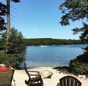 Plage, chaises longues, serviettes de plage