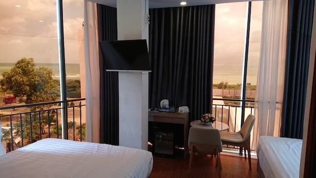 Luxury Double or Twin Room | Premium bedding, minibar, desk, soundproofing - RED ISLAND HOTEL (Bac Nha Trang)